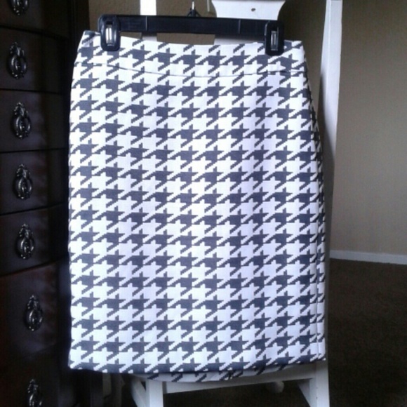 Banana Republic Dresses & Skirts - NWT Banana Republic skirt